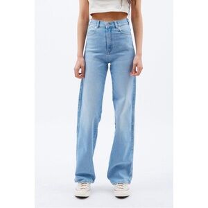 Dr. Denim Moxy Straight - Regina Pale